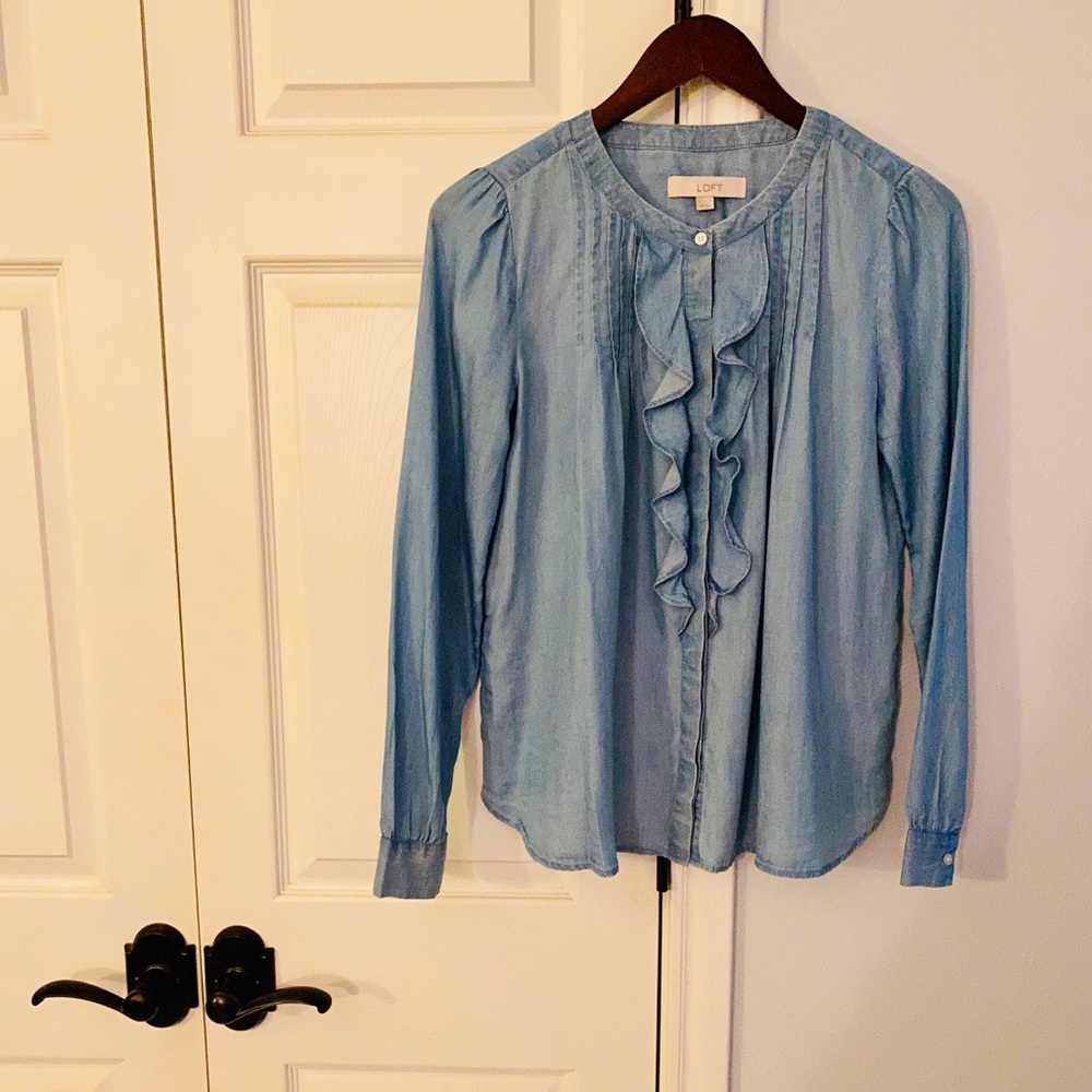 LOFT Ruffe Front Chambray Top XS